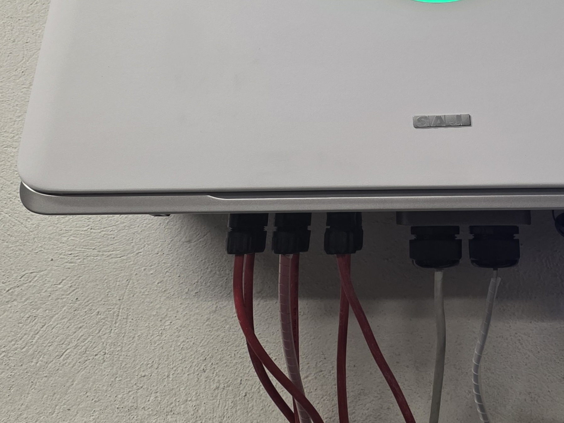 SAJ HIBRIDNI INVERTER 